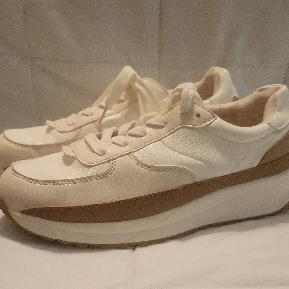Cushionaire Beige Footwear - Picture 5 of 8